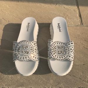 Baldinini studded white leather slippers/mules. Made in Italy